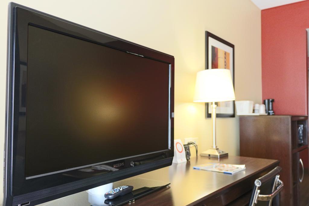 คอมฟอร์ต สวีท เวสต์ ออฟ ดิ แอชลีย์ Hotel ชาร์ลสตัน ภายนอก รูปภาพ